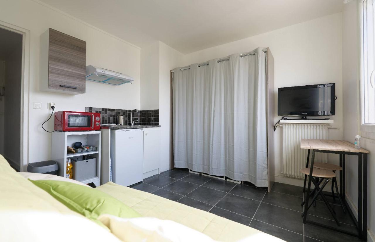 STUDIO A 300 METRES DE LA GARE et 25 MINUTES DE PARIS EN TRAIN Melun Extérieur photo