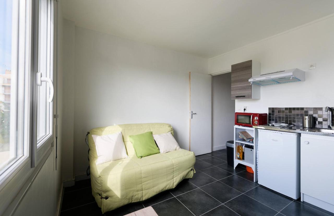 STUDIO A 300 METRES DE LA GARE et 25 MINUTES DE PARIS EN TRAIN Melun Extérieur photo
