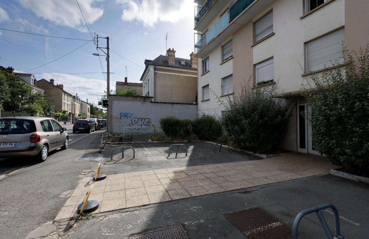 STUDIO A 300 METRES DE LA GARE et 25 MINUTES DE PARIS EN TRAIN Melun Extérieur photo