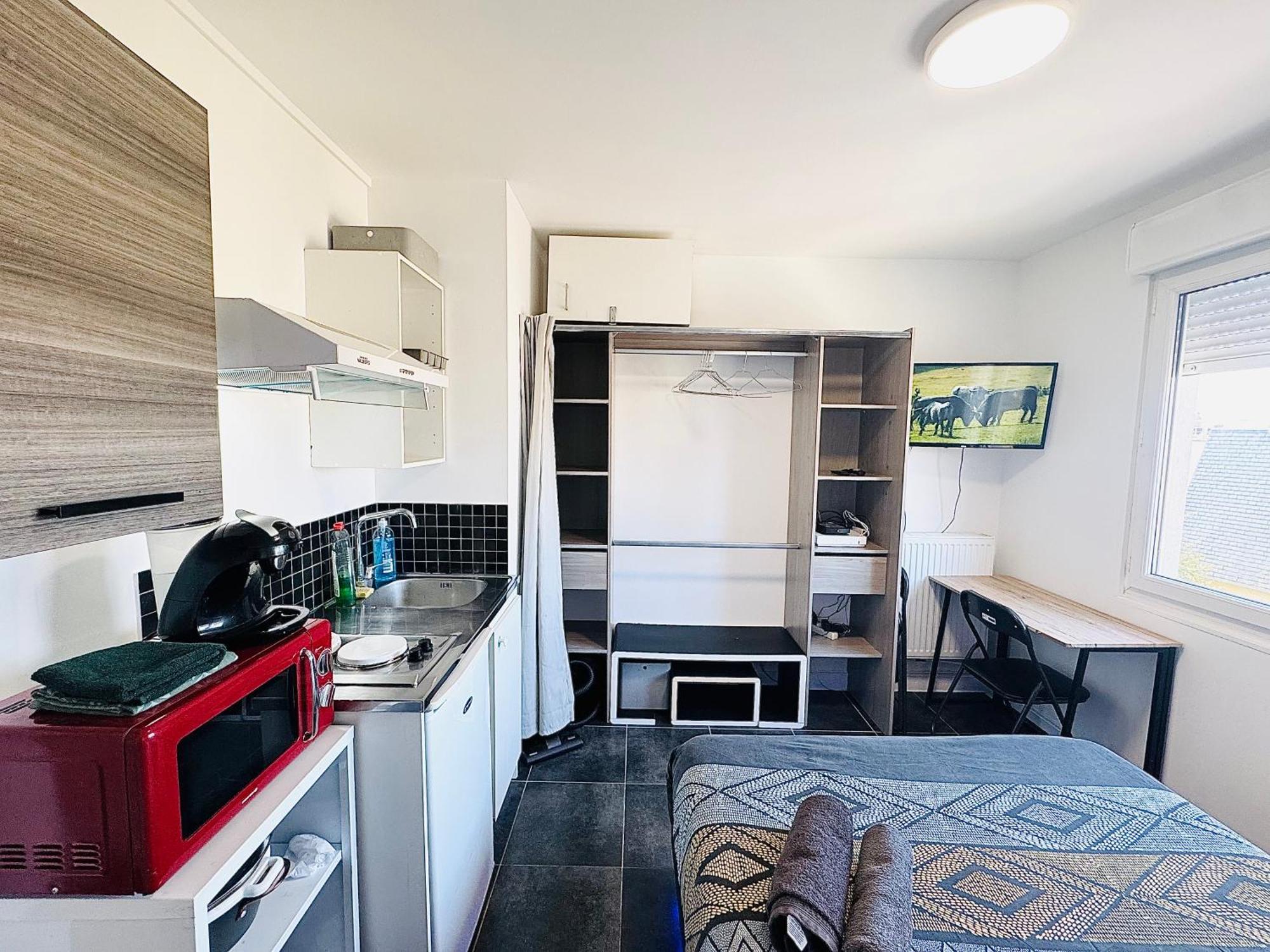 STUDIO A 300 METRES DE LA GARE et 25 MINUTES DE PARIS EN TRAIN Melun Extérieur photo
