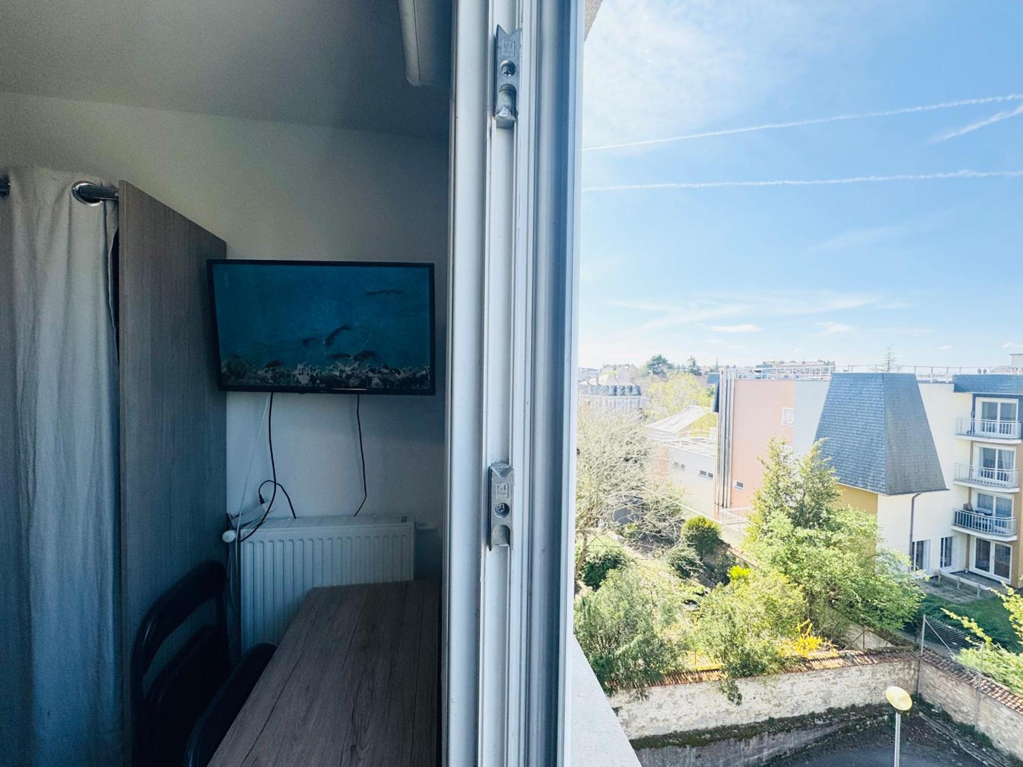 STUDIO A 300 METRES DE LA GARE et 25 MINUTES DE PARIS EN TRAIN Melun Extérieur photo